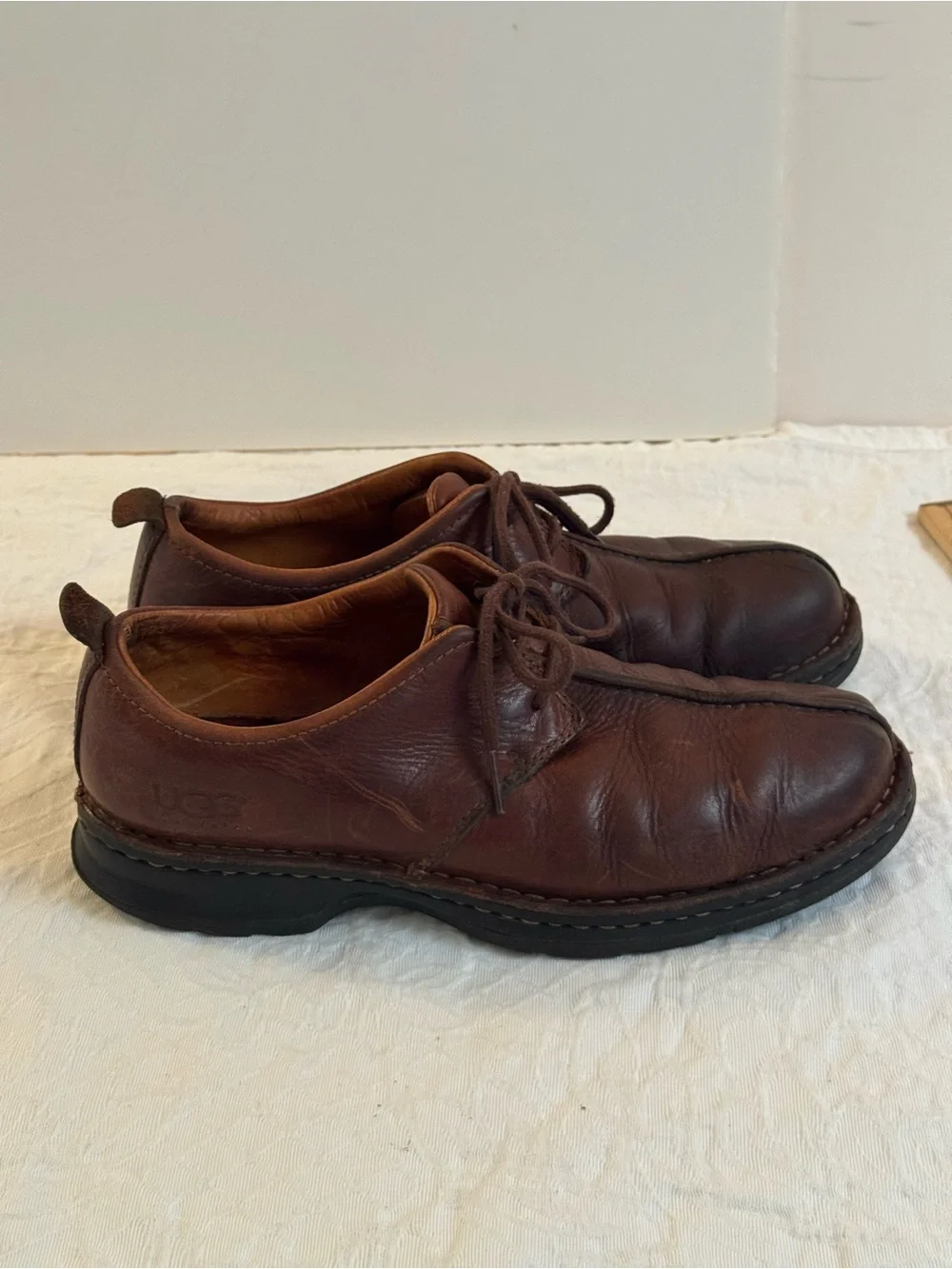 Ugg Classic Men's Brown Leather Lace-Up Shoes 8.5